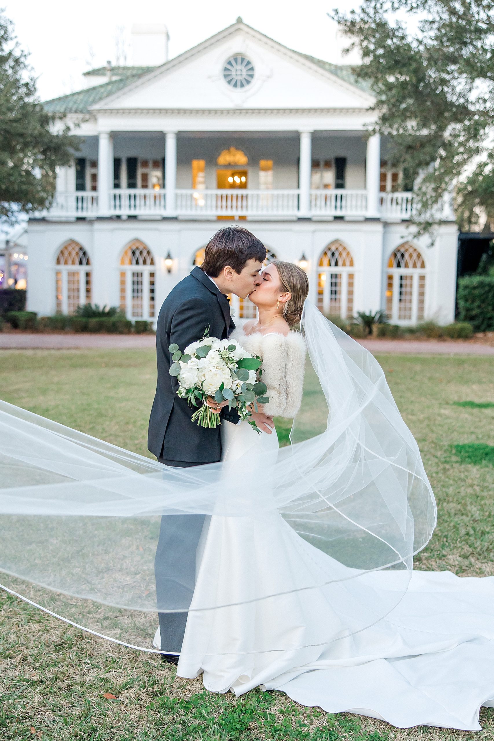 newlyweds kiss in front of Lowndes Grove