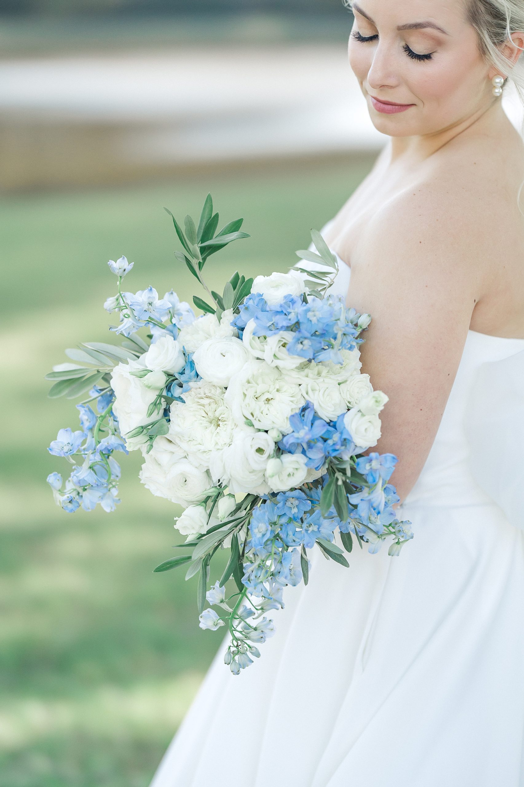 bride's gorgeous white and blue wedding bouquet