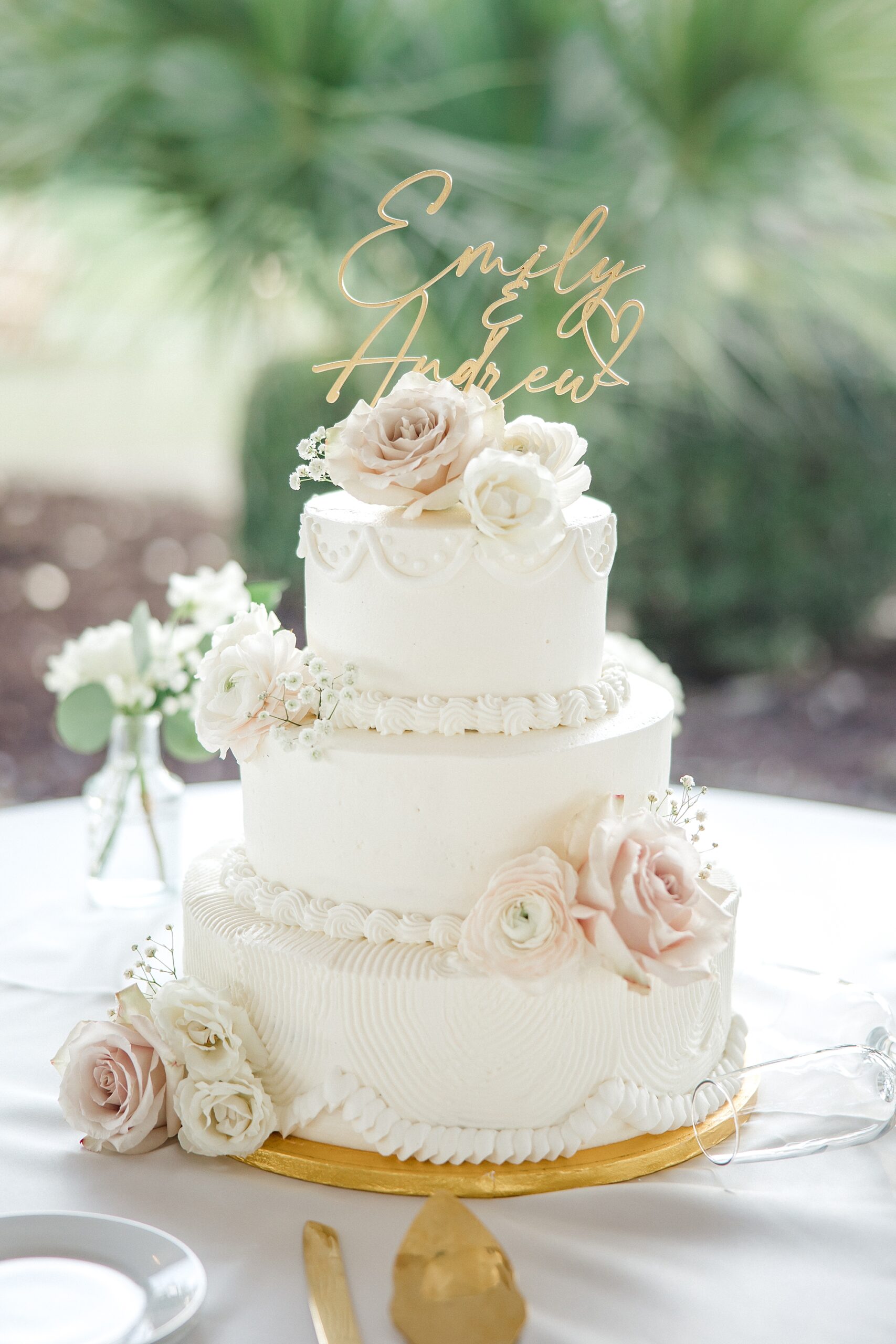 classic wedding cake with elegant details