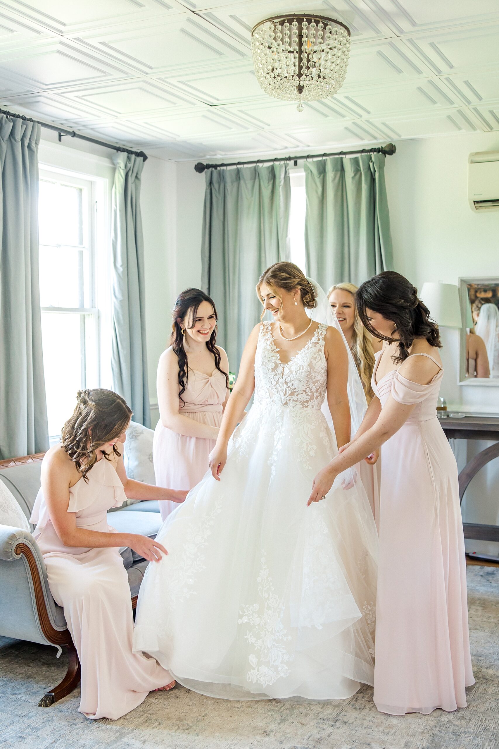 bride and bridesmaids from Sunnybrook Wedding in Virginia