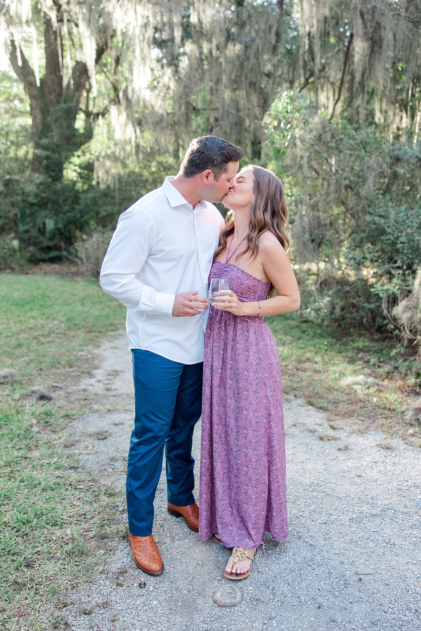 couple kiss with champagne