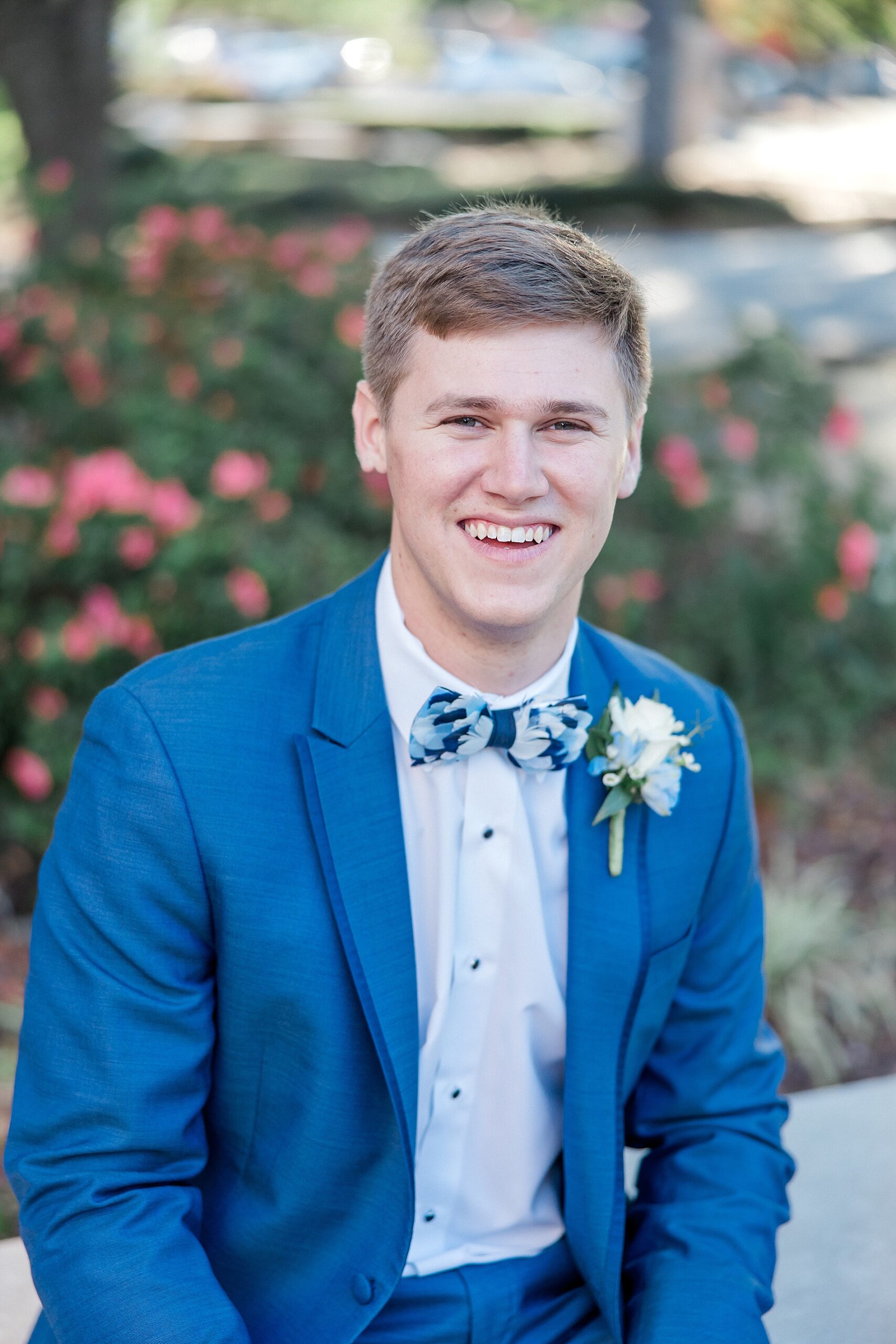 groom portraits in navy suit